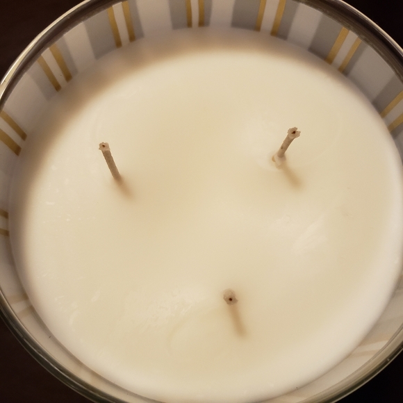 3 Wick Candle Merry Maple Bourbon - Picture 3 of 3